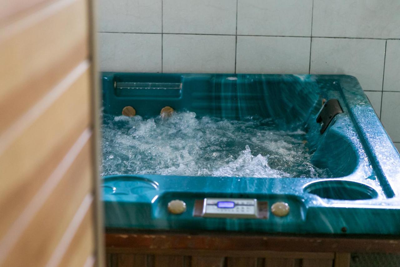 Madohora Slemien Hotell Kocon Exteriör bild